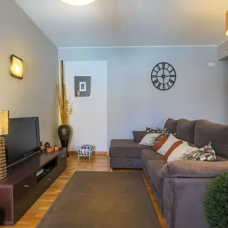 2 Bedroom Marina De Apartment *