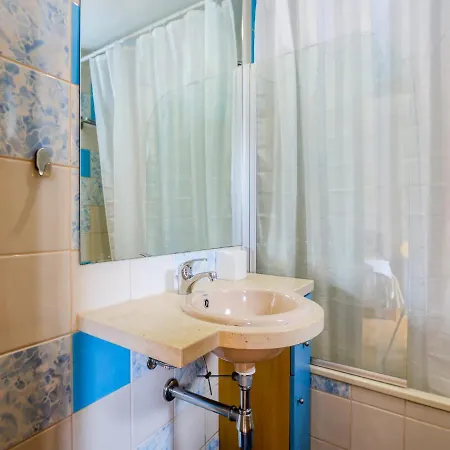 2 Bedroom Marina De Apartment *